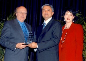 Arup being awarded the prestigious AACR-AFLAC Scholar-in-training award for his contribution to cancer research, 2006 AACR-Aflac 20 award-2006